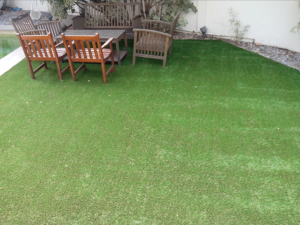 renovar cesped artificial piscina